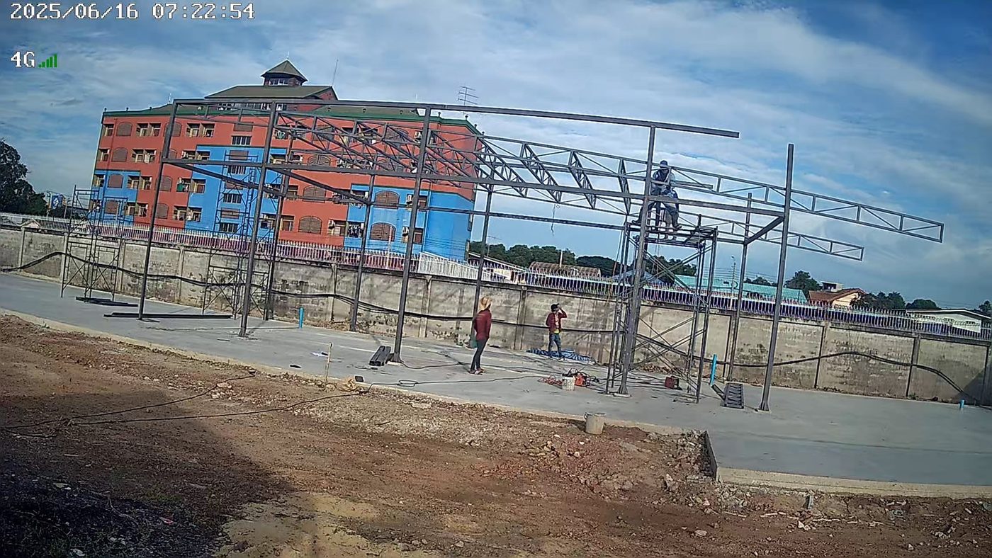 ทีมงาน APW ติดตั้งผนัง Sandwich Panel ORCA Auto Wash — APW Aphiwat Building