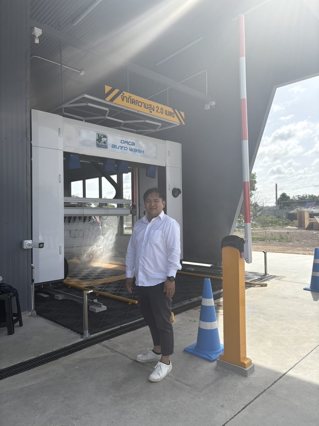 ผู้รับเหมา APW ตรวจงานเครื่องล้างรถ ORCA Auto Wash ก่อนส่งมอบ — APW