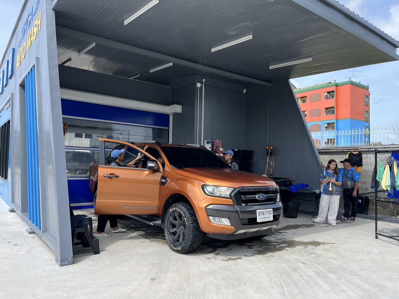 ก่อสร้างร้านล้างรถอัตโนมัติ ORCA Auto Wash โครงสร้างเหล็ก ระบบครบวงจร — อภิวัฒน์ บิวดิ้ง