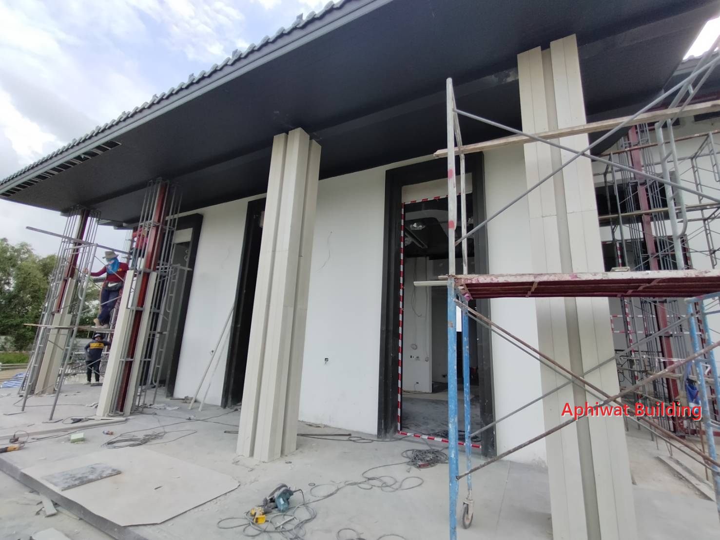 ติดตั้งเสาบนนั่งร้าน