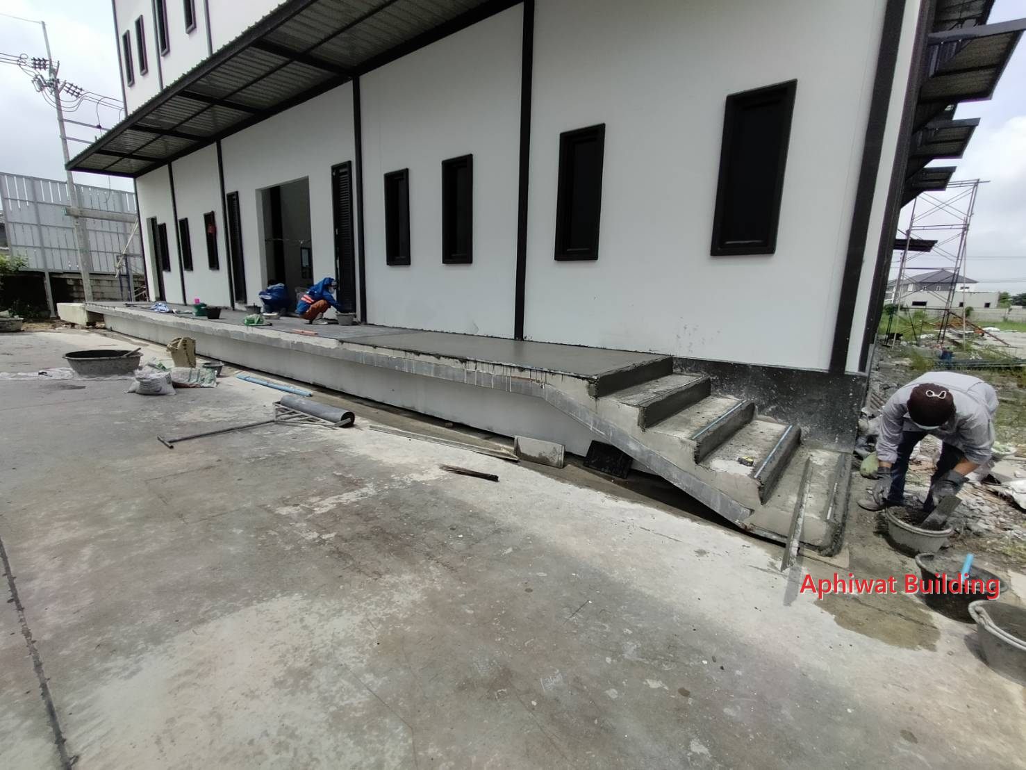เก็บงานบันไดและชานขนถ่ายสินค้า