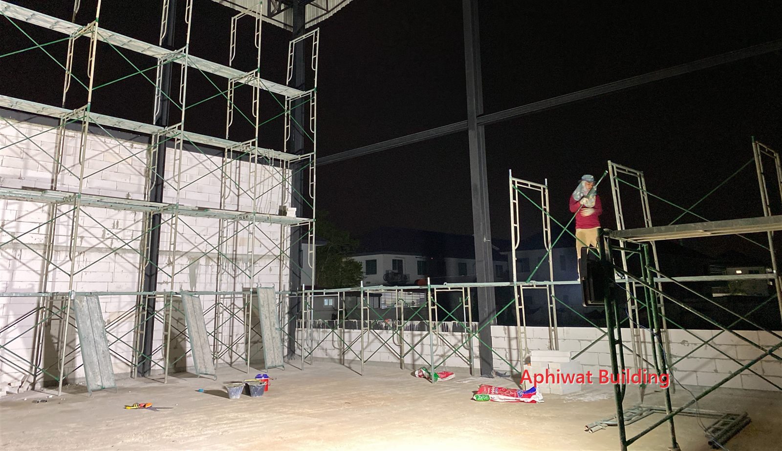 วันที่ 3 ของโครงการ — ก่อผนังต่อเนื่องหลังพระอาทิตย์ตก