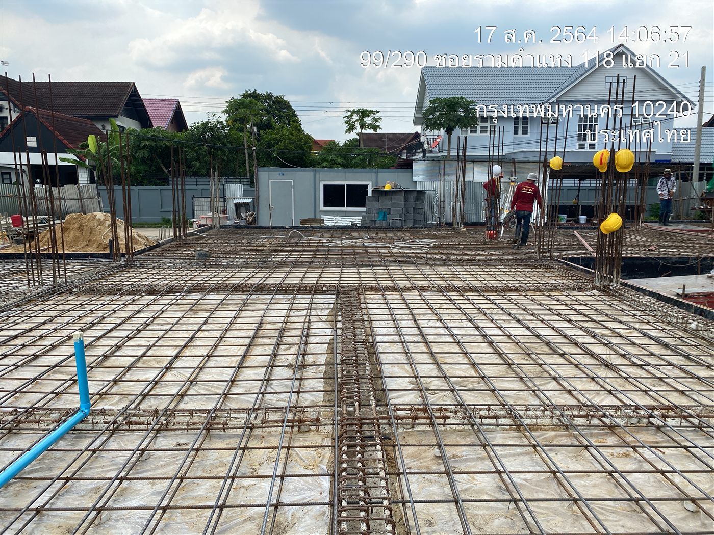 เหล็กเสริมสลาบพื้นชั้น 1 บ้านพักอาศัย คสล. 3 ชั้น ซอยรามคำแหง ทีมช่างอภิวัฒน์ บิวดิ้ง
