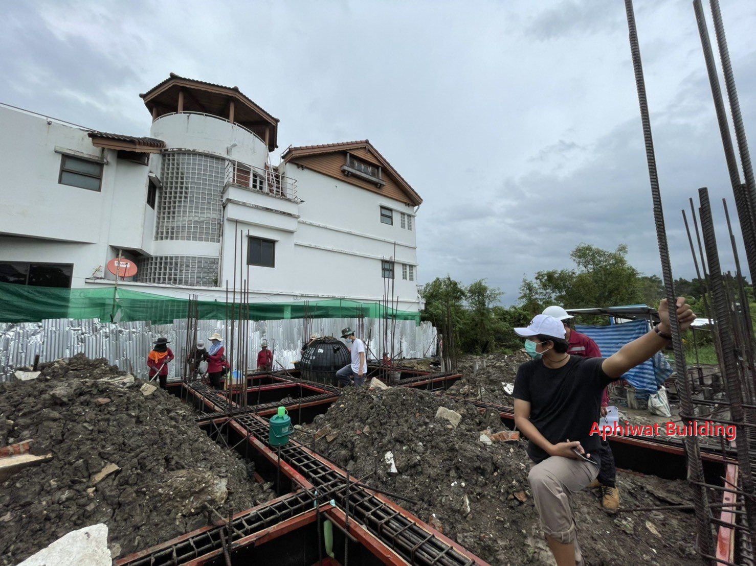 ทีมช่างทำคานคอดินแนวเขต