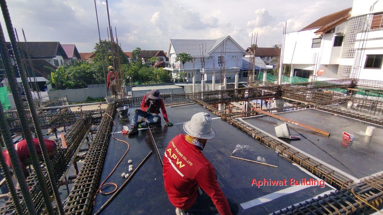 ผูกเหล็กบนแบบพื้น