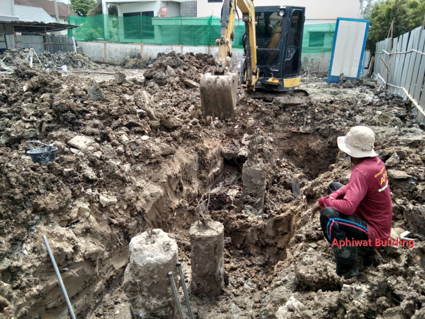 ขุดเปิดหัวเข็มในหลุมฐานราก