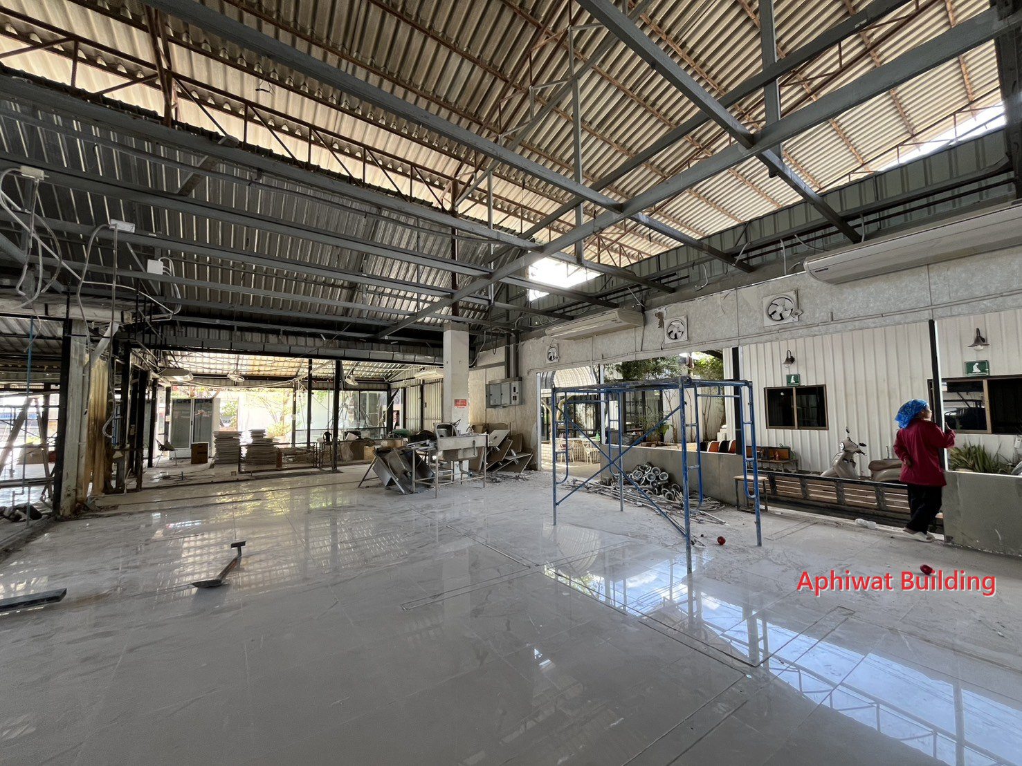 พื้นที่ร้านใต้หลังคาใหม่