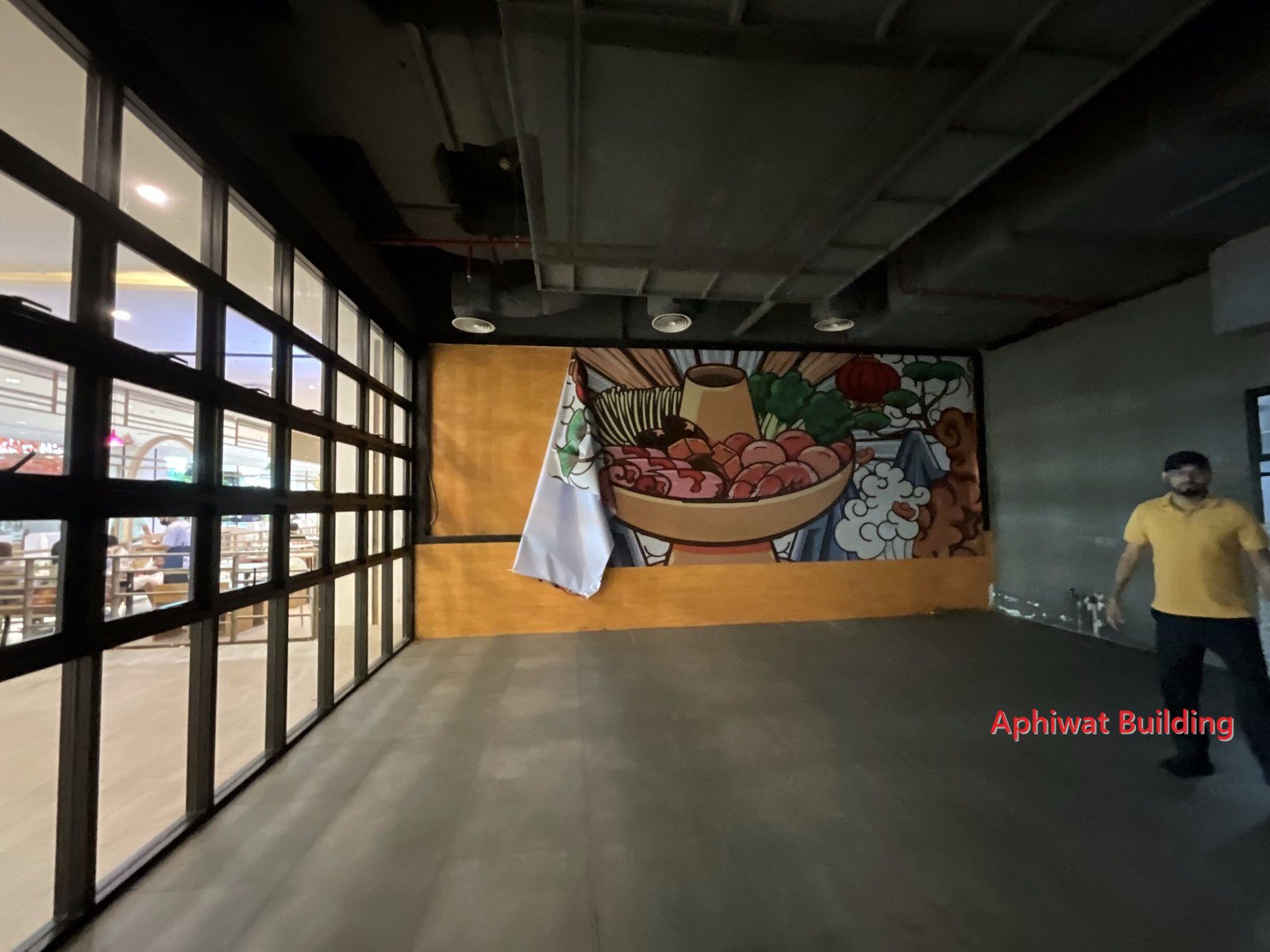โซนหน้าร้านหลังรับพื้นที่