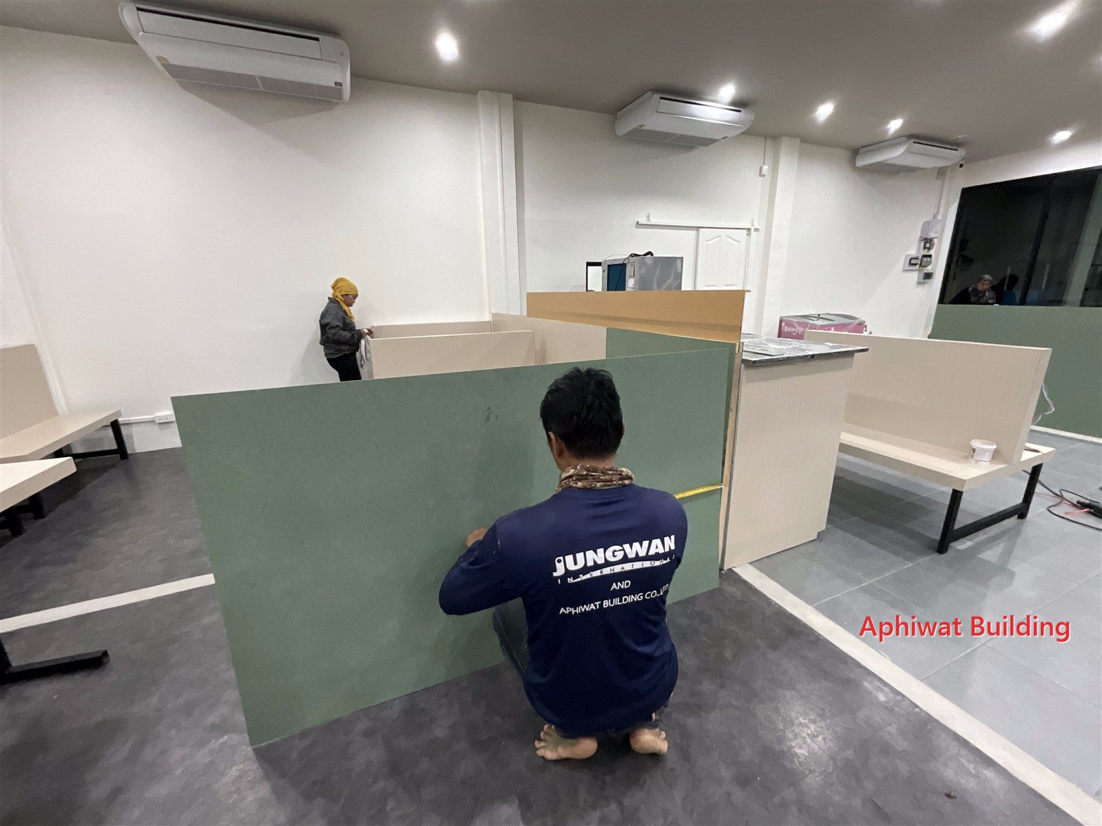ติดตั้งแผงพาร์ทิชั่นกั้นโซน