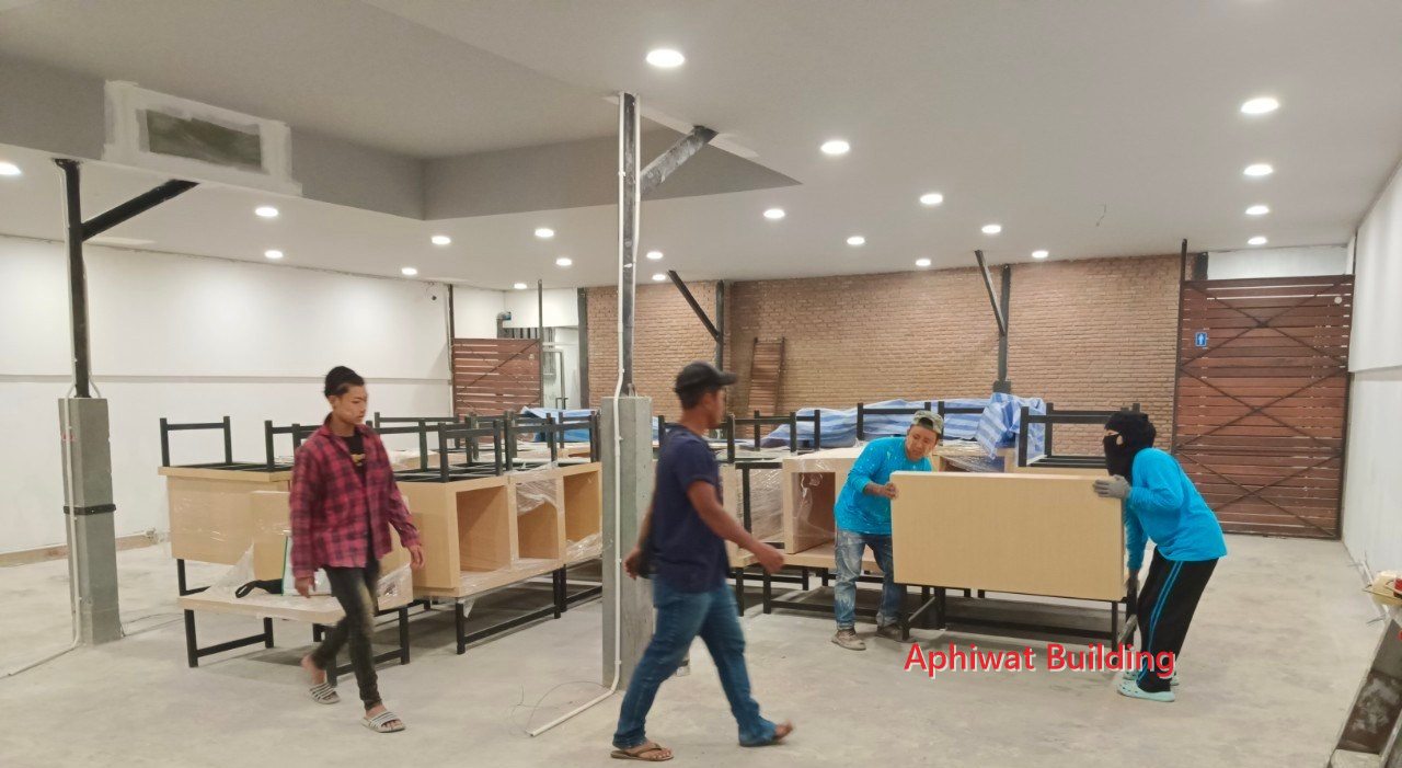 ขนโครงบูธที่นั่งเข้าติดตั้ง