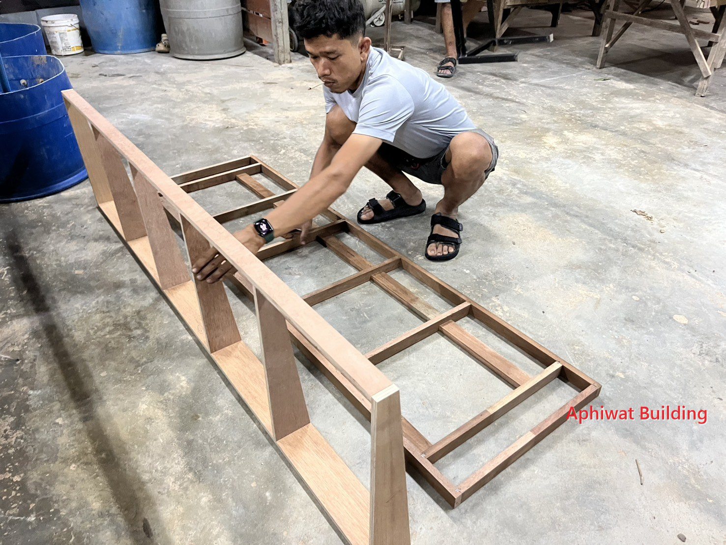 ประกอบโครงชั้นวาง