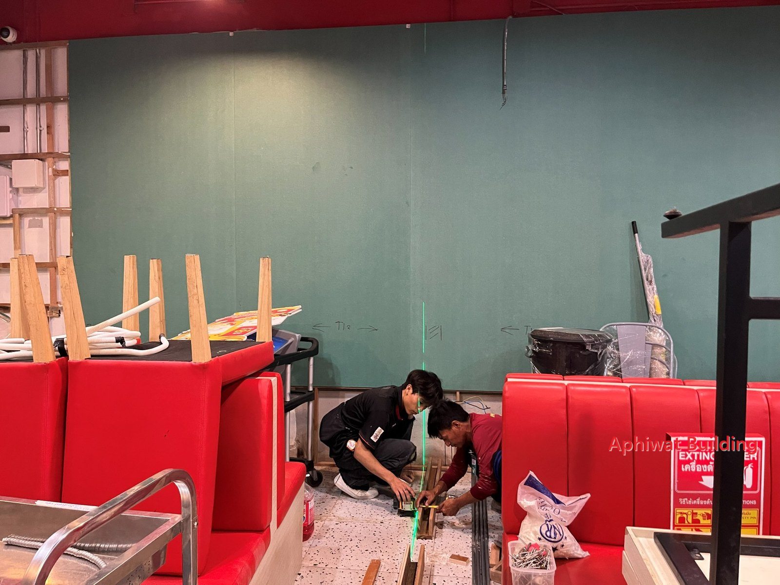 ประกอบบูธที่นั่งหน้างาน