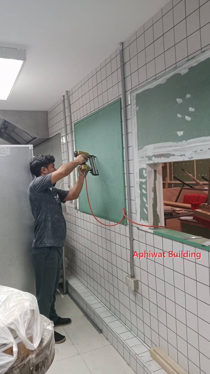 ติดตั้งกระเบื้องและช่องส่งอาหารครัว