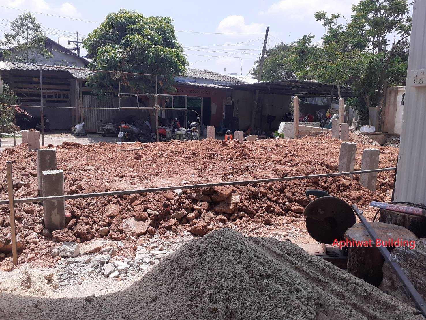 ขุดและตั้งฐานราก
