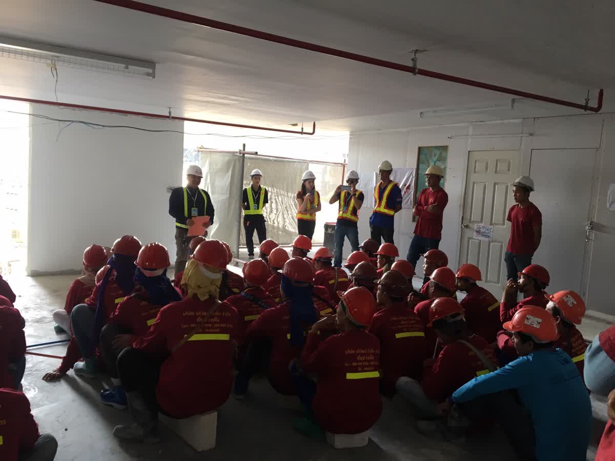 การอบรมความปลอดภัย Toolbox Talk ทีมช่างอภิวัฒน์ บิวดิ้ง โครงการ The Posh Twelve