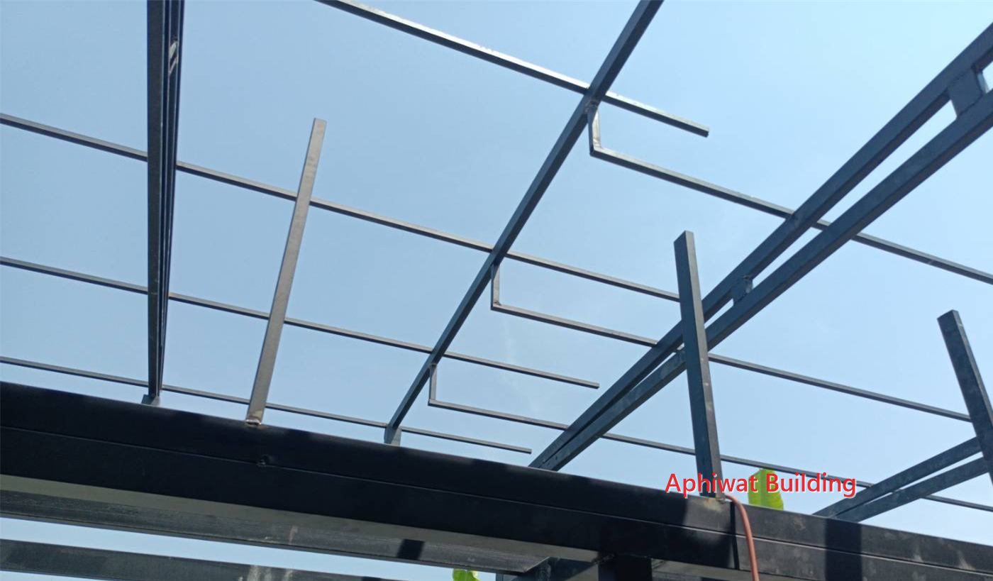 ขึ้นโครงเหล็กและหลังคา — ภาพหน้างาน 4