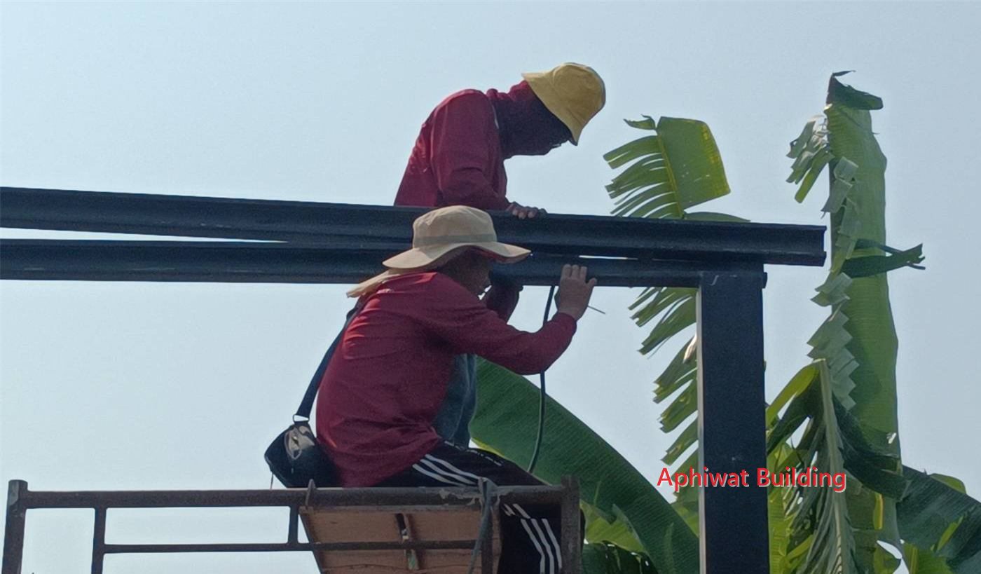 ขึ้นโครงเหล็กและหลังคา — ภาพหน้างาน 22