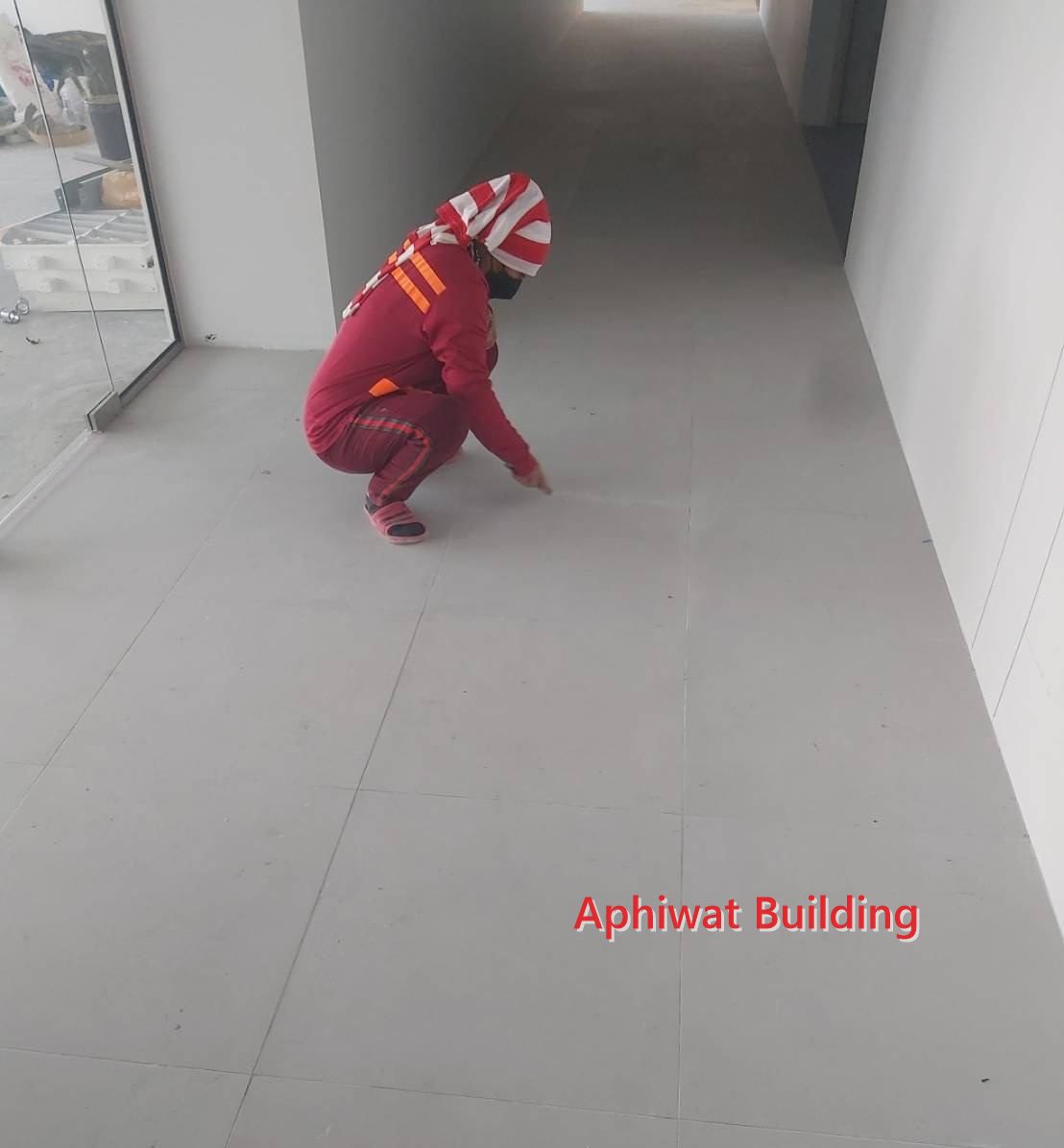 ปูกระเบื้องพื้น — ภาพหน้างาน 2