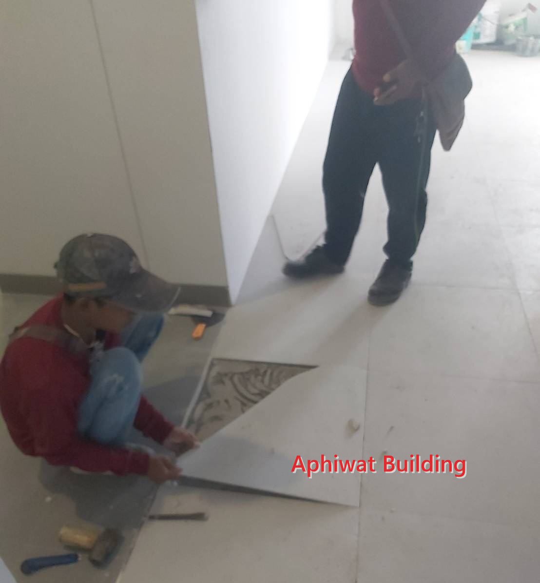 ปูกระเบื้องพื้น — ภาพหน้างาน 3