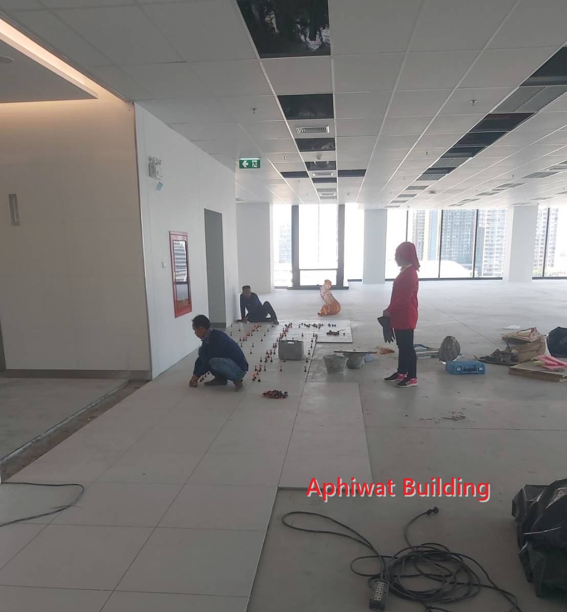 ปูกระเบื้องพื้น — ภาพหน้างาน 4