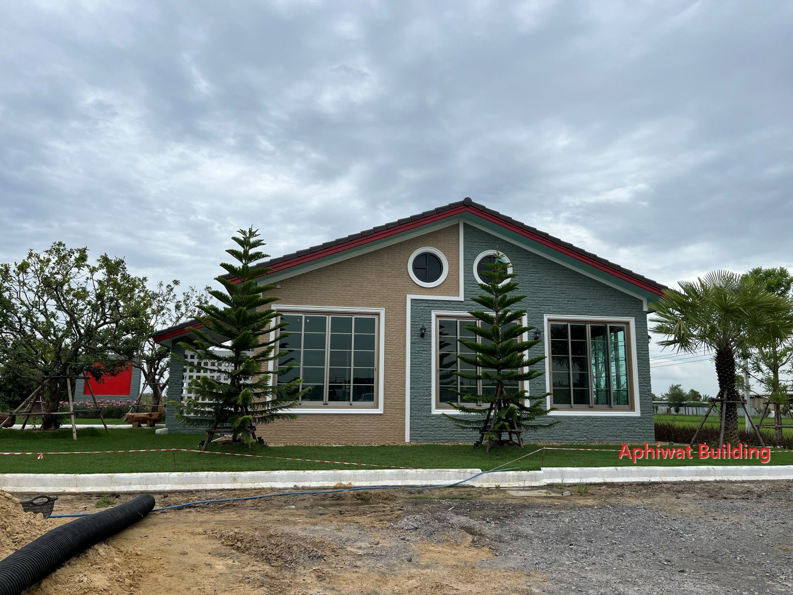อาคารสำนักงาน ด้านหน้า