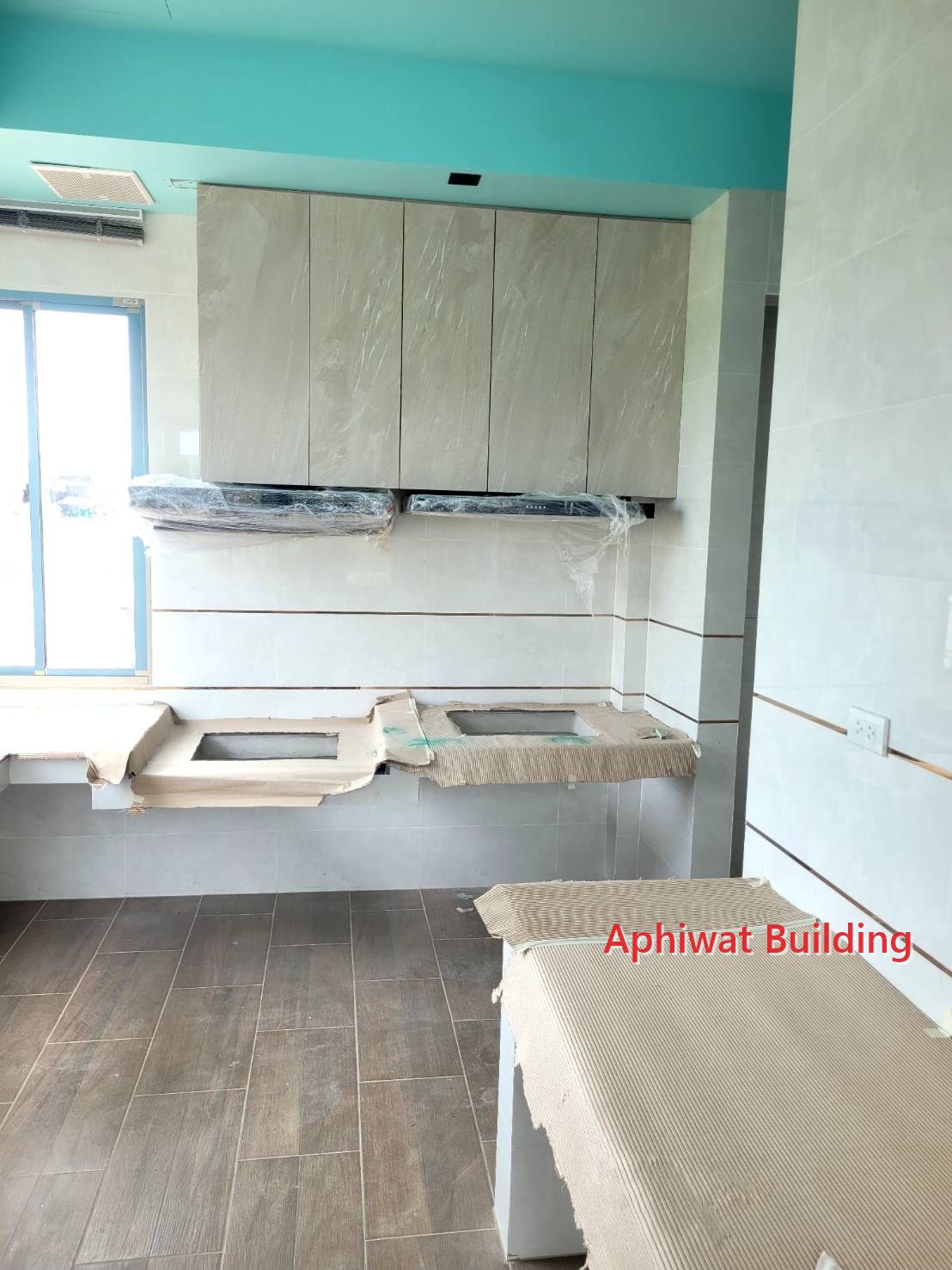 ห้องแพนทรี — พื้นลายไม้