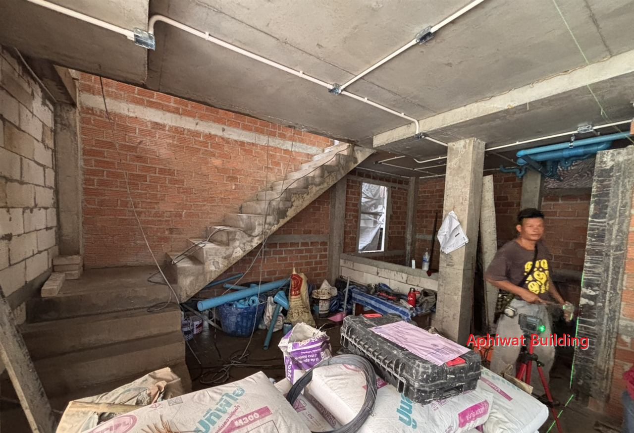 ก่อผนัง — ภาพหน้างาน 7 บ้าน 3 ชั้น ย่านสุขุมวิท