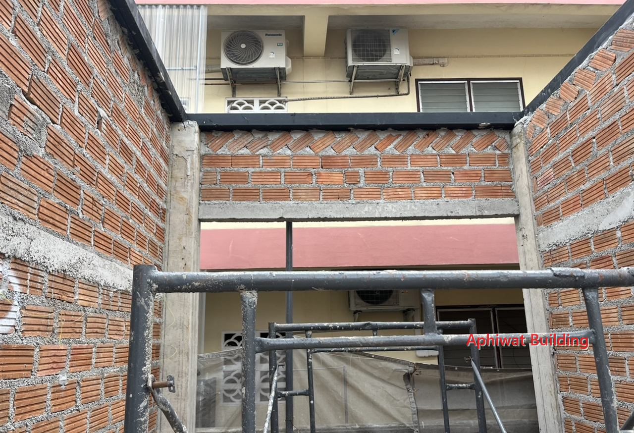 ก่อผนัง — ภาพหน้างาน 10 บ้าน 3 ชั้น ย่านสุขุมวิท