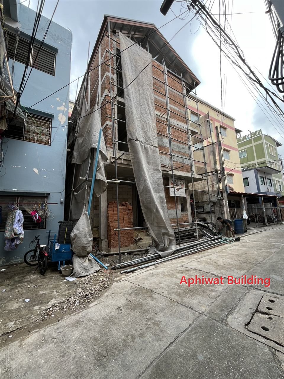 งานภายนอกและผนังระแนง — ภาพหน้างาน 2 บ้าน 3 ชั้น ย่านสุขุมวิท