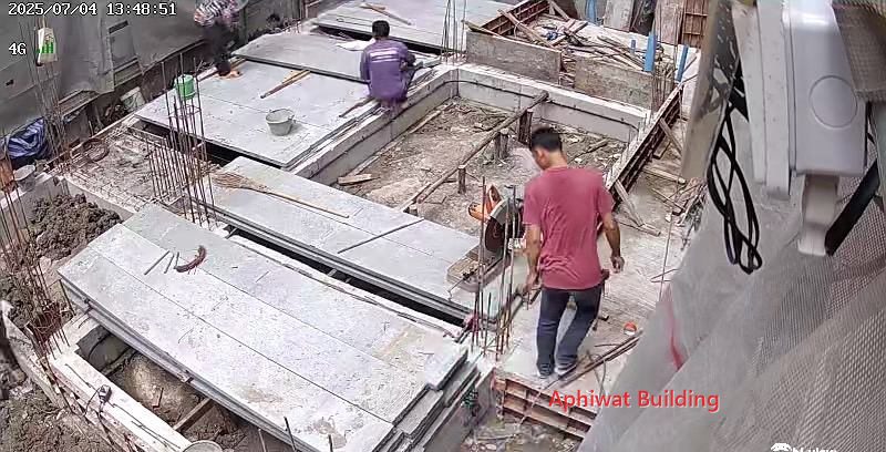 พื้นชั้น 1 — ภาพหน้างาน 4 บ้าน 3 ชั้น ย่านสุขุมวิท