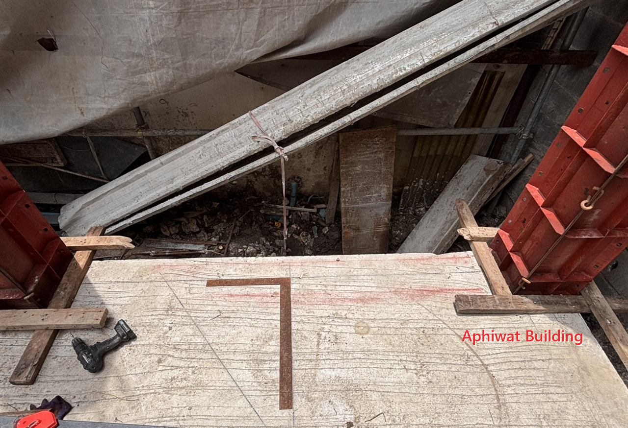 พื้นชั้น 1 — ภาพหน้างาน 9 บ้าน 3 ชั้น ย่านสุขุมวิท