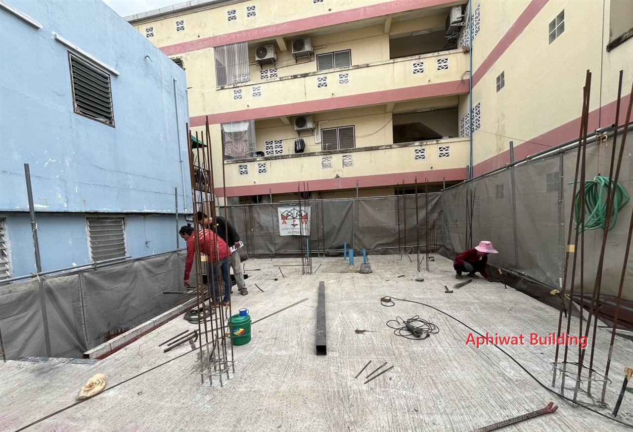 พื้นชั้น 2 — ภาพหน้างาน 1 บ้าน 3 ชั้น ย่านสุขุมวิท