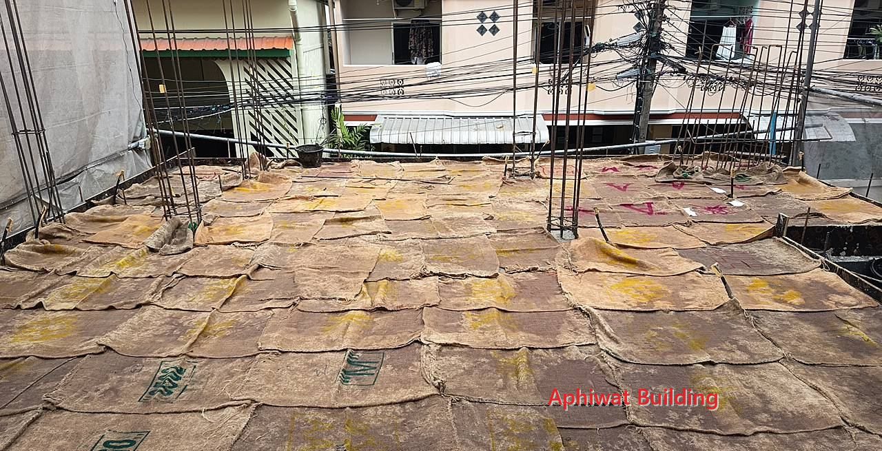 พื้นชั้น 2 — ภาพหน้างาน 3 บ้าน 3 ชั้น ย่านสุขุมวิท