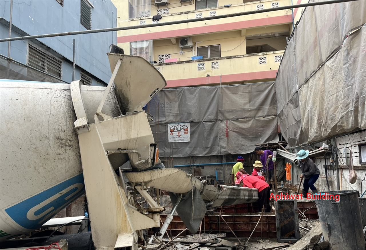 คานคอดิน — ภาพหน้างาน 3 บ้าน 3 ชั้น ย่านสุขุมวิท