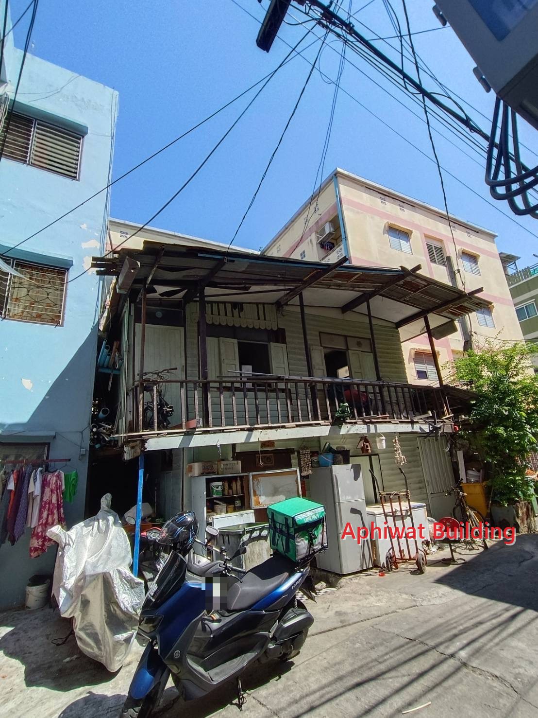 บ้านไม้ 2 ชั้นเดิมอายุกว่า 50 ปี ก่อนรื้อถอน ย่านสุขุมวิท