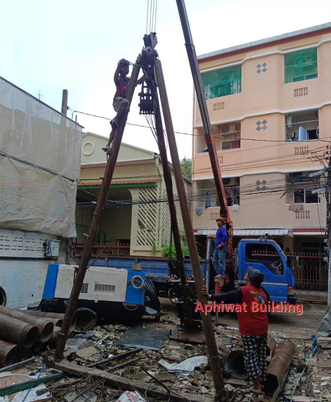 เจาะเข็มในพื้นที่จำกัด — ภาพหน้างาน 2 บ้าน 3 ชั้น ย่านสุขุมวิท