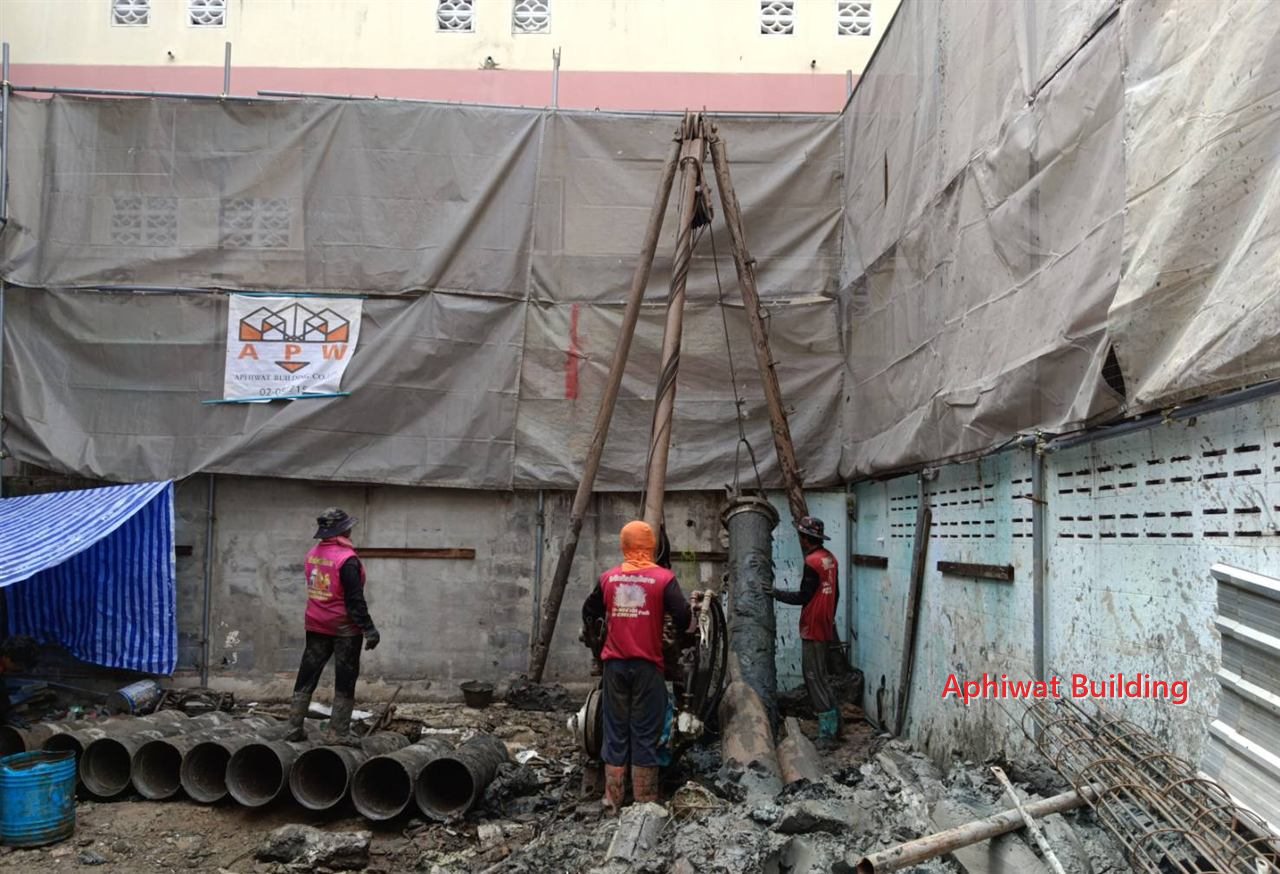 เจาะเข็มในพื้นที่จำกัด — ภาพหน้างาน 4 บ้าน 3 ชั้น ย่านสุขุมวิท