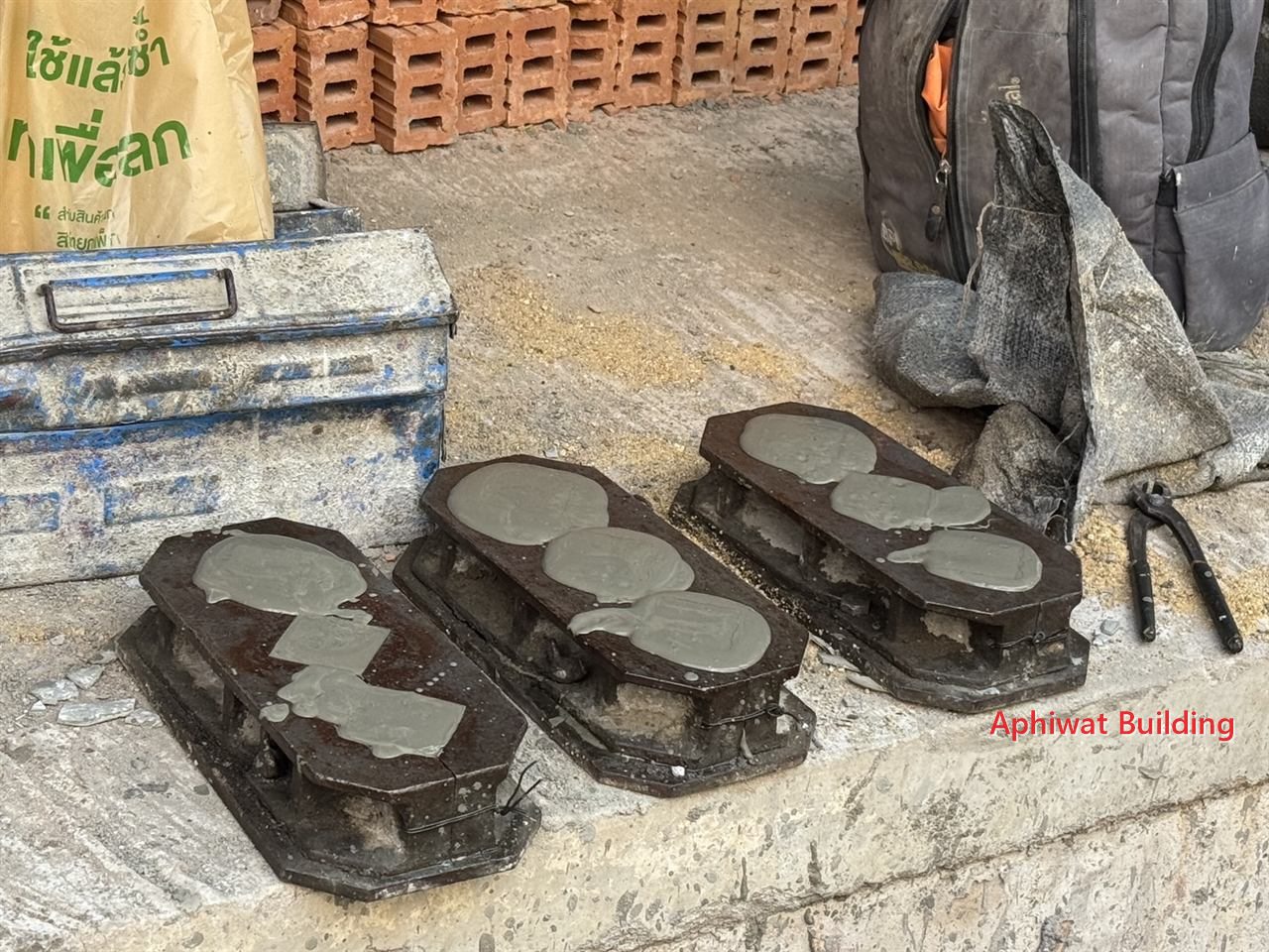 ทดสอบคอนกรีตหน้างาน — ภาพหน้างาน 3 บ้าน 3 ชั้น ย่านสุขุมวิท