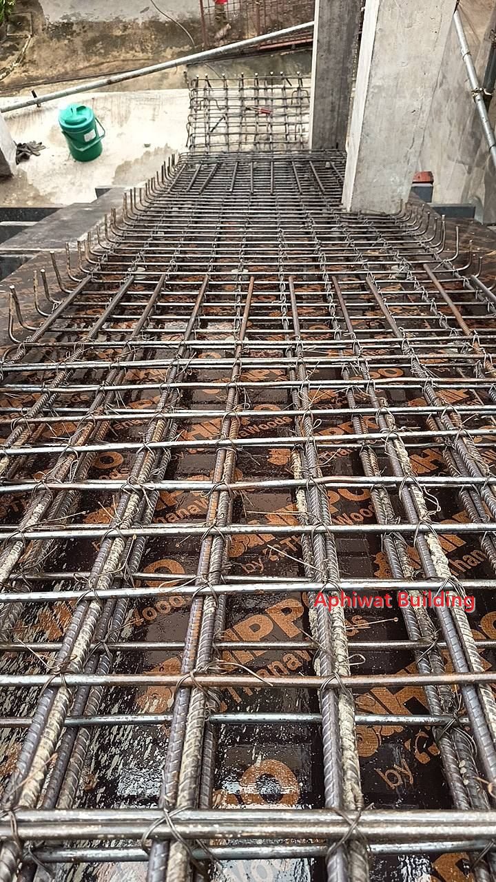 บันได คสล. — ภาพหน้างาน 9 บ้าน 3 ชั้น ย่านสุขุมวิท