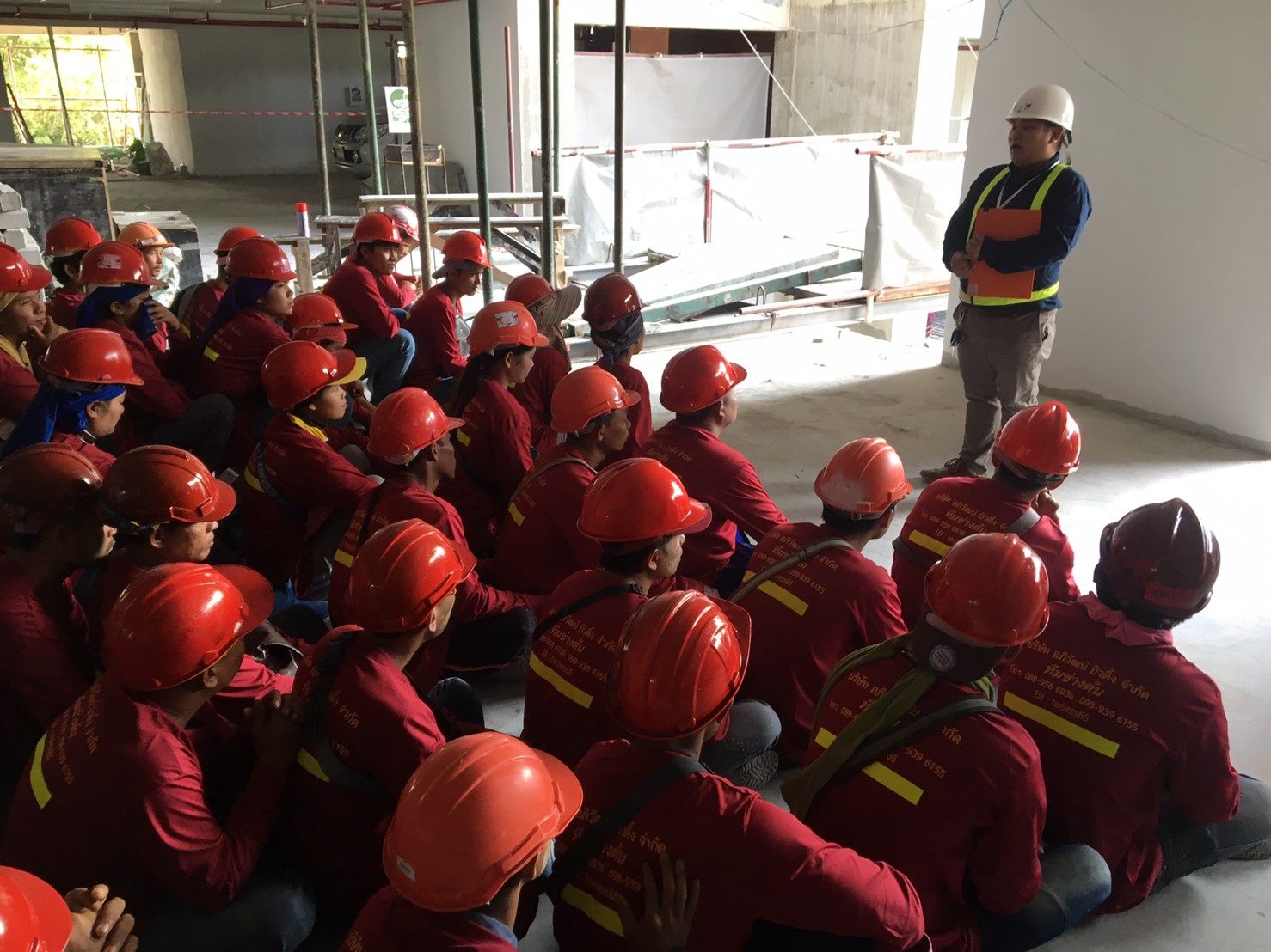Toolbox Talk อบรมความปลอดภัยทีมช่างอภิวัฒน์ บิวดิ้ง หน้างานก่อสร้าง
